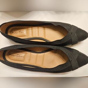 Me Too Flats shoes size 10